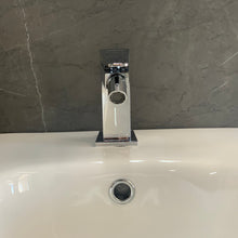 Carica l'immagine nel visualizzatore di Gallery, serie BEAM  BIDET marca JACUZZI rubinetteria