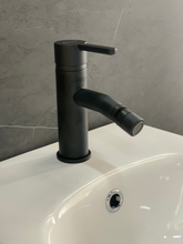 Carica l'immagine nel visualizzatore di Gallery, miscelatore bidet SUNSET JACUZZI nero opaco