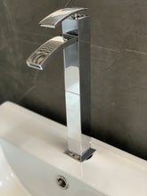 Carica l'immagine nel visualizzatore di Gallery, miscelatore alto GLINT serie JACUZZI